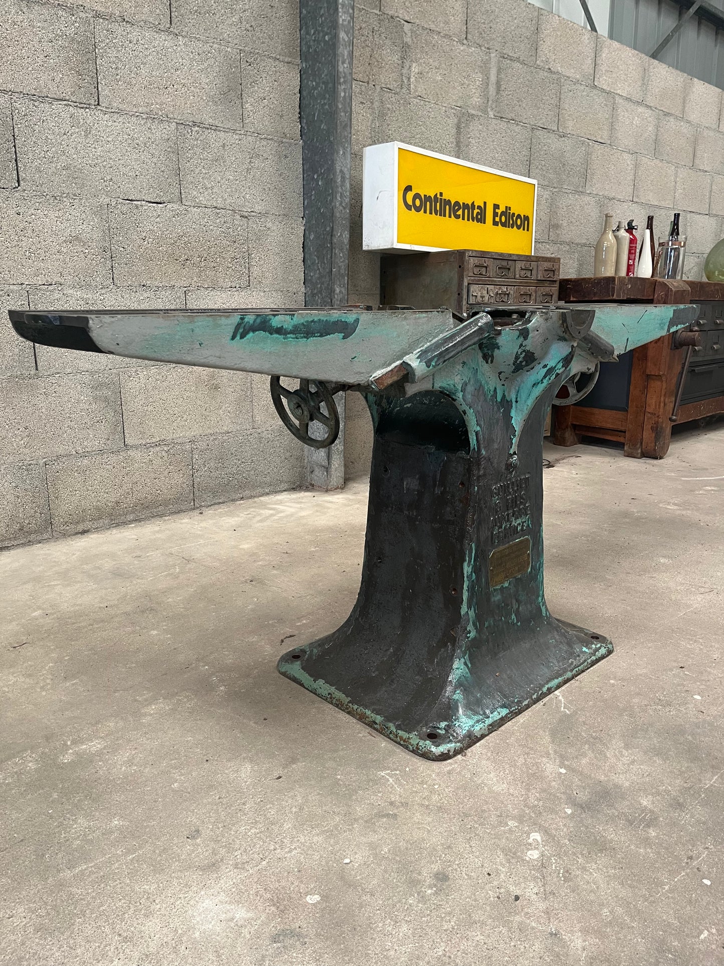 Pied de table bleu océan