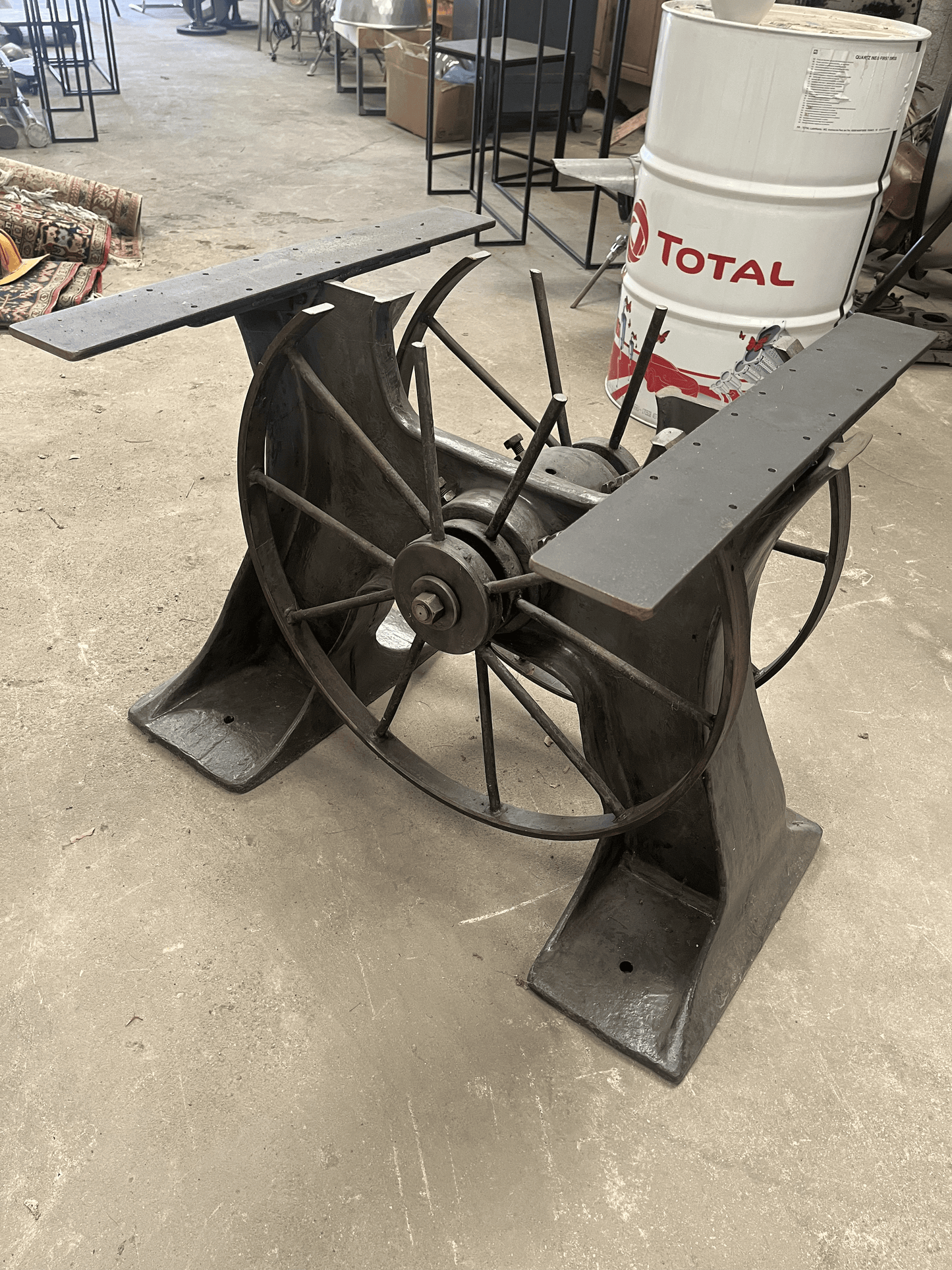 Pied de table roue