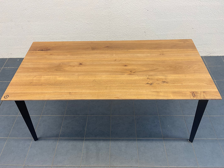 Table Oakley