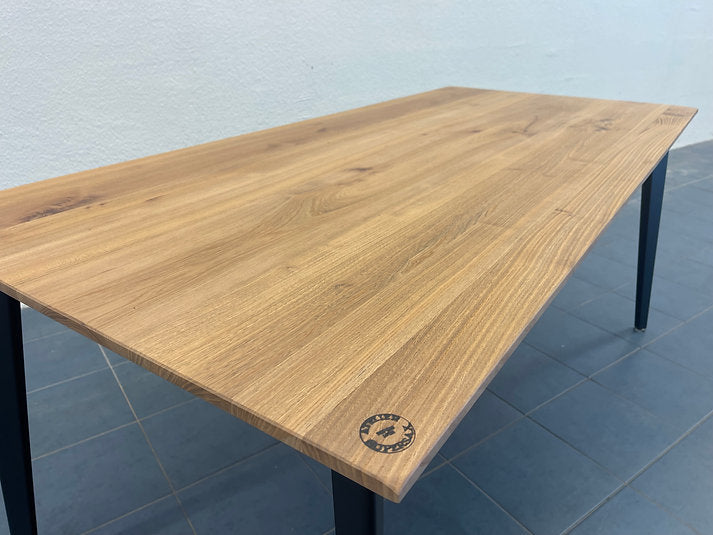Table Oakley