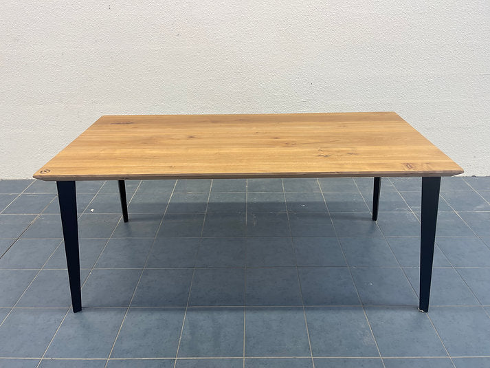 Table Oakley