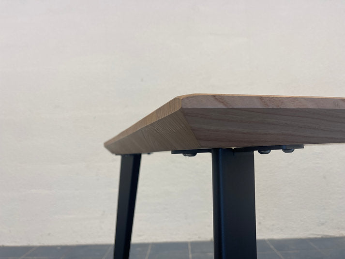 Table Oakley