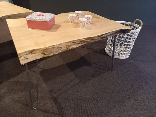 Table scandinave